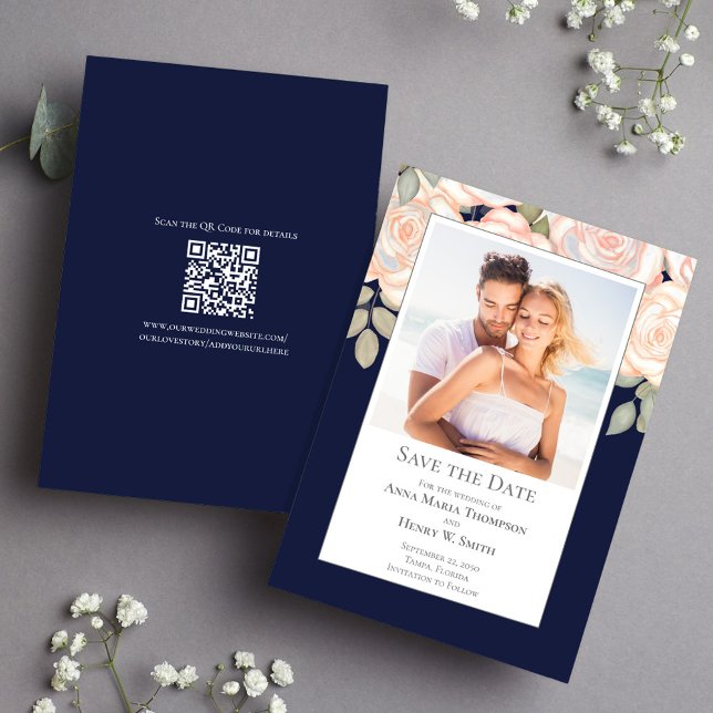 Foto för marin blå Blommigt Bröllop spara datum Datumet (Navy blue wedding save the date photo card. With a scannable QR code. )