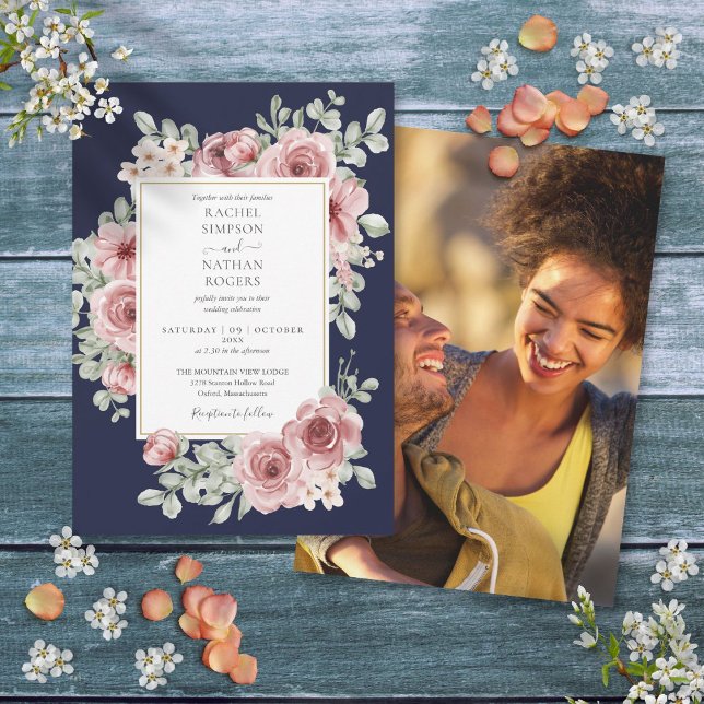 Foto för marinblå damy Ro Blommigt Guld Bröllop Inbjudningar (Navy Blue Dusty Rose Floral Gold Wedding Photo Invitation)
