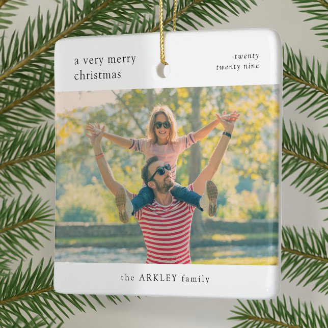 Foto för minimal enkel vit familj i god jul julgransprydnad keramik (Skapare uppladdad)