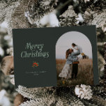 Foto för minimal Grönt av God jul Julkort<br><div class="desc">Minimal och ren julfoto med grönt ram med en typografiktext som säger "god jul" med en enkel illustration av röda bär.</div>