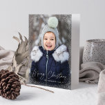 Foto för Modern God jul Script Snö Flurries Helgkort<br><div class="desc">Önskar vänner och familj ett God jul med ett sött helgdag-fotokort! Kortets framsida innehåller ditt lodrät-foto med subtila snö-flurries som gränsar till kortet. "God jul" visas i ett vitt kalligrafiskt skript för trendig med familjens namn nedan. Insidan av kortet innehåller ditt anpassningsbar-meddelande eller lämna tomt för att skriva din egen....</div>
