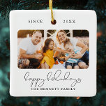 Foto för Modern Script Elegant Glad helg Julgransprydnad Keramik<br><div class="desc">Det här moderna skriptfotot på Glad helg har två av dina favoritfoton (på framsidan och baksidan) i din familj samt din familj namn och ditt datum. Utrymme för mer text på baksidan.</div>