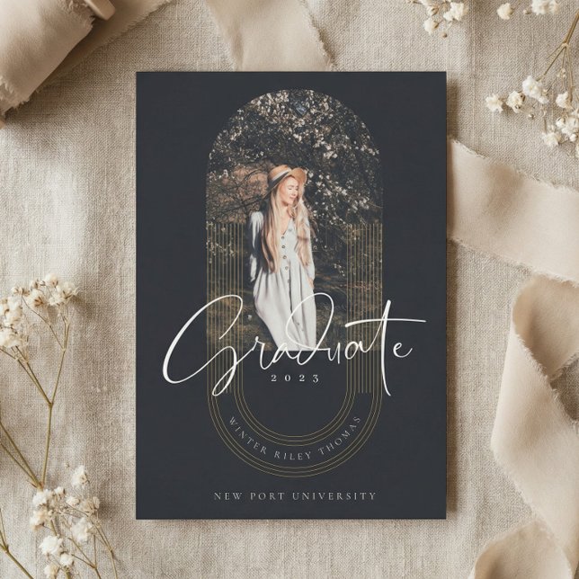 Foto för moderna geometriska koncentriska Student- Inbjudningar (Modern Graduate Arch Graduation Photo Announcement)