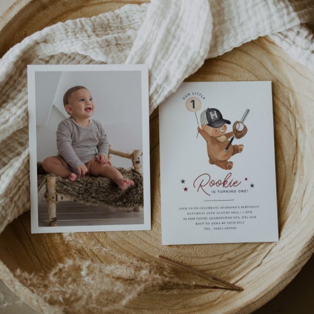 Foto för nybörjare på födelsedag inbjudningar (Rookie 1st Birthday Bear Photo Invitation)