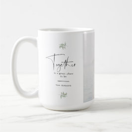 Foto för offertfamilj tillsammans kaffemugg