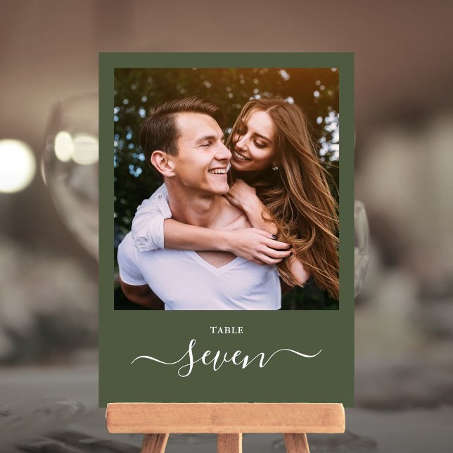 Foto för oliv grönt minimal Elegant Bordsnummer (Olive Green Minimalist Elegant Script Photo Table Number)