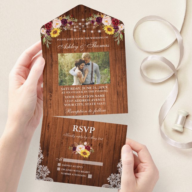Foto från Rustic Bröllop Wood Blommigt Ljus Snöre (All In One Wedding Invitation with tear off RSVP Card)