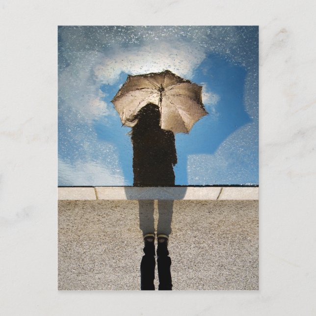 Foto: Girl Holding Parbrella, Reflected Blå himmel Vykort (Framsida)