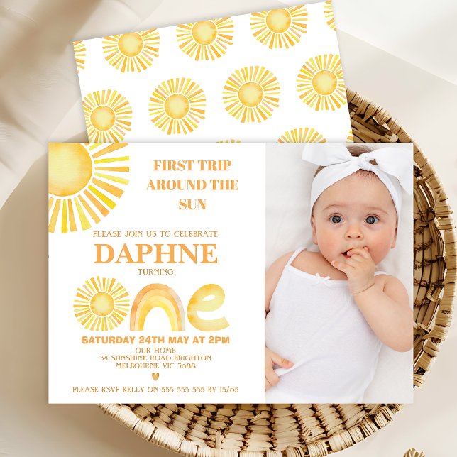 Foto Gult första Resa runt Sol 1:a födelsedag Inbjudningar (Modern Photo First Trip Around The Sun 1st Birthday Invitation Template, Sun Themed First Birthday )