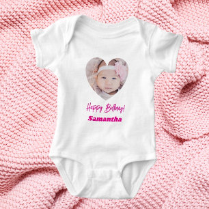 Foto hjärta namn födelsedag flicka rosa t shirt