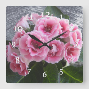 Foto. Lättbukett av rosa blommor. Fyrkantig Klocka