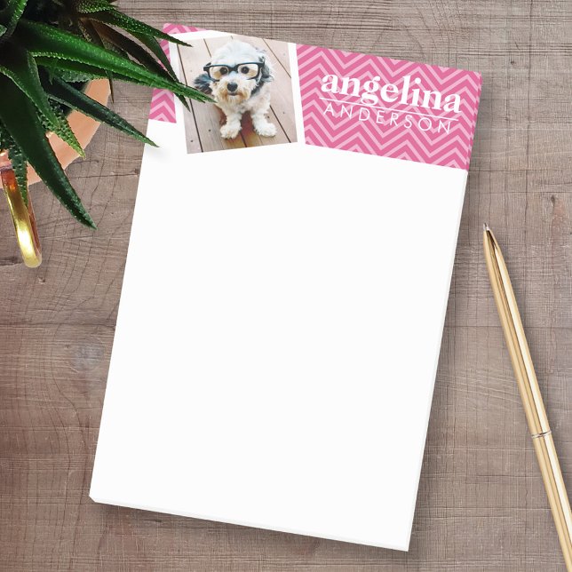 Foto med Shock rosa Chevron Mönster eget namn Post-it Block (Personalized Post-it Notes - add your name and other social media contact information)