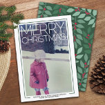 Foto med stort God jul - botaniskt bakåt Julkort<br><div class="desc">Ett stort julfoto med vit gräns gör en modern och djärv Julhälsningar. Bakgrundsdesign Bakgrundsdesignen innehåller en botanisk mönster under julen i och gröntar. Gröntens skuggor koordinerar med gräns i runt kortets framsida. Lodrät Photo Använda en bild med subjekt, helst i mitten eller uppåt. Ett mörkare foto fungerar bättre med den...</div>