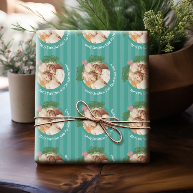 Foto med Whimsical Helgdag Berry Illustration Presentpapper (Personalized Photo Wrapping Paper)