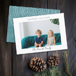 Foto Modern jul Dots White Gräns Happiest Julkort<br><div class="desc">Moody Blue Bohemian Dot Circle Mönster på Back - vågrät 1-foto och lägg till din familj namn och hälsning. Det vita gräns och det moderna typsnitt gör detta till ett minimum på framsidan. Guld-bohemiamprickarna på baksidan är ett trendig, en boho-design för året. Om du vill flytta något runt klickar du...</div>