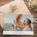 Foto och kalligrafi 3B Mod W Spara datum Inbjudningar<br><div class="desc">Få dina gäster på humör för bröllop med din moderna chic- och foto- och kalligrafi. Spara datuminbjudan. vågrät/landskap i orientering.</div>
