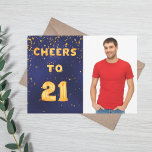 Foto på 21:a födelsedag Navy Blue guld Inbjudningar<br><div class="desc">Trendigets 21:a födelsedag-inbjudan. Med texten: Cheers to 21 på framsidan skriven med faux guld ballong brev. Mörk blått bakgrund,  det blå färg är ojämn. Med guldkonetti. Mall för fotot. Lägg till din händelseinformation på baksidan. Vit brev,  blå bakgrund.</div>