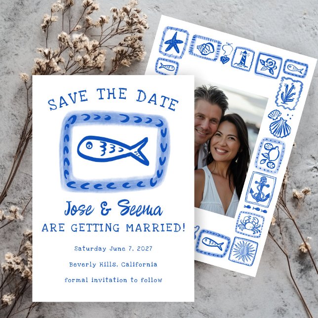 Foto på Anpassningsbarna Cute Fish Hand plockade S Spara Datumet (Cute Fish Hand Drawn Sweet Beach Custom Photo Save The Date Invitation Card
)
