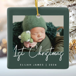 Foto på babyens första jul grön vit julgransprydnad keramik