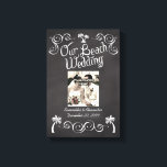 Foto på Beach Wedding i Chalkboard Handflatan Träd Canvastryck<br><div class="desc">Firar ungdom på kusten med den här brinnande handflatan träd med en skiss på en svart tavla med vitt kritutseende. Underbar för en rustisk vintage känner sig på ett strandbröllop. Design Copyright © CustomInvitesOnline.com</div>