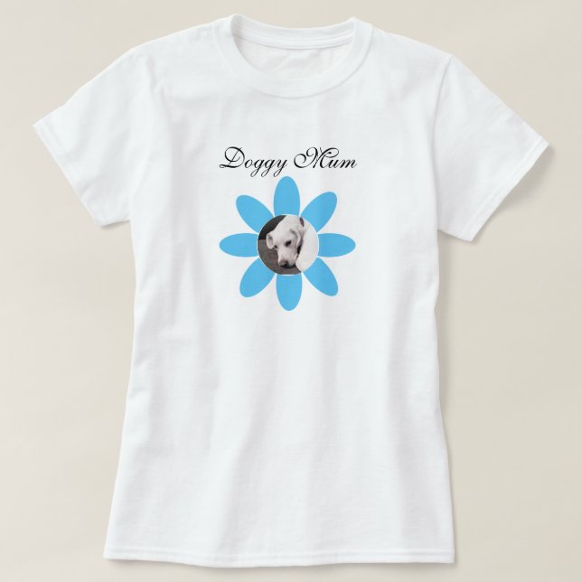 Foto på Cute Hund på Söt Blue Daisy Morsa T Shirt (Design framsida)