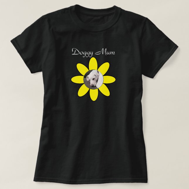 Foto på Cute Hund på Söt Gult Flower Morsa T Shirt (Design framsida)
