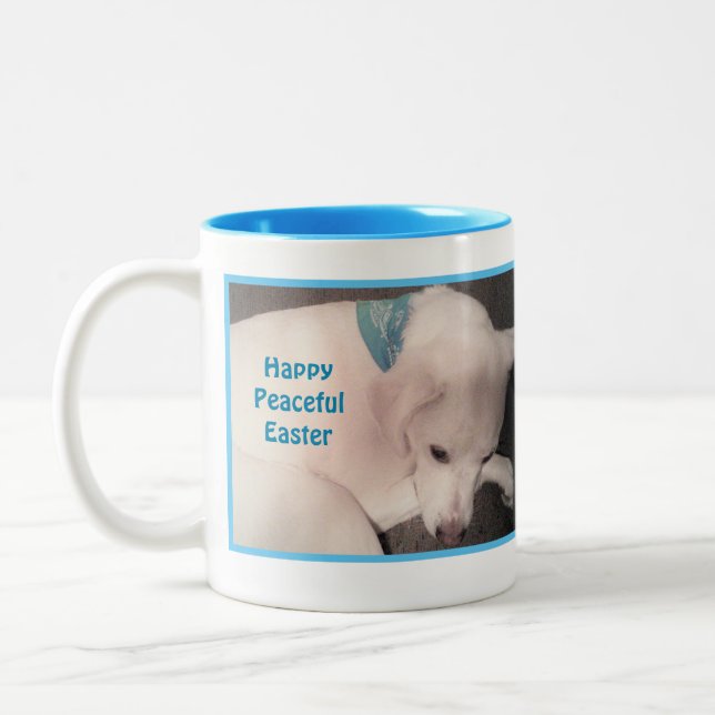 Foto på Cute Hund Peacsible RestBlue Påsk Två-Tonad Mugg (Vänster)