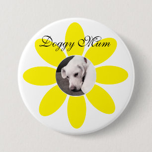 Foto på Cute Puppy Hund i Gult Flower Ram Knapp