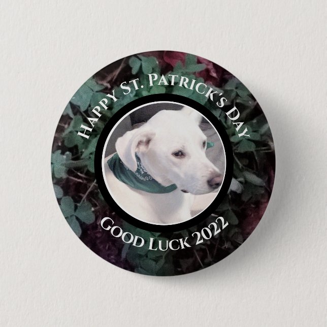 Foto på Cute White Hund Grönt Shamrocks Klöver Knapp (Framsida)