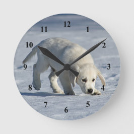 Foto på Cute White Puppy Snö Rund Klocka