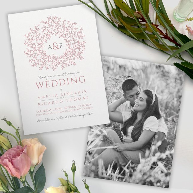 Foto på  dammiga rosa hand plockade i löv inbjudningar (Skapare uppladdad)