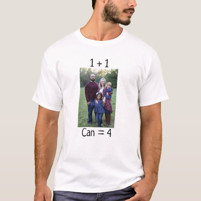 Foto på den lustigt söta citatfamiljen i pappa t shirt (Framsida)