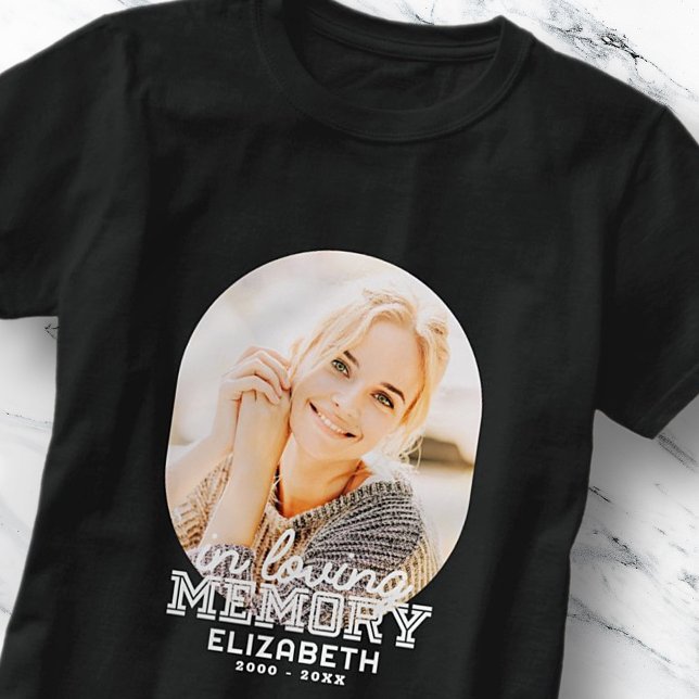 Foto på enkel modern typografi av minnesbild för A T Shirt (Skapare uppladdad)