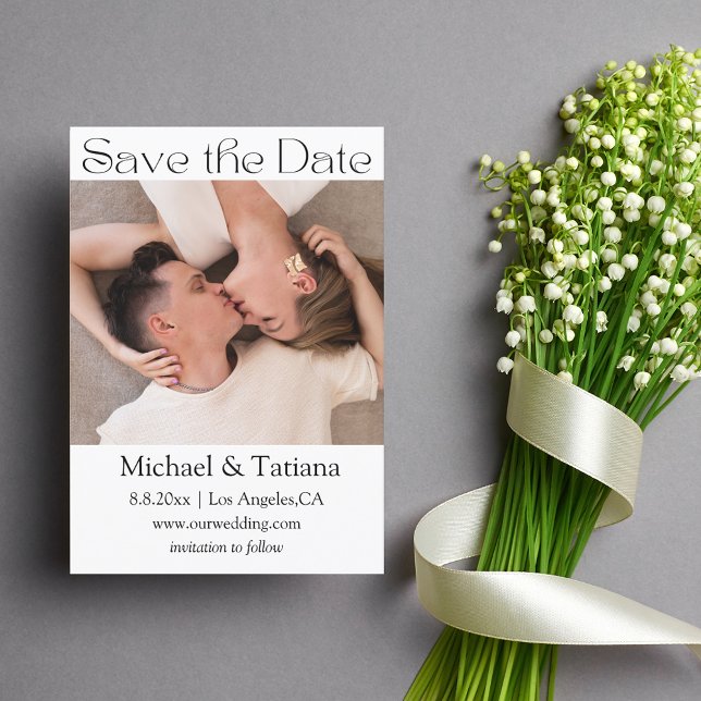 foto på ett modernt skript med minimalistisk skrif spara datumet (Skapare uppladdad)