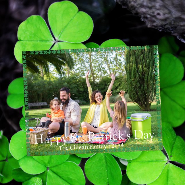 Foto på familjen Shamrocks vid lycklig St. patrick Julkort (Skapare uppladdad)