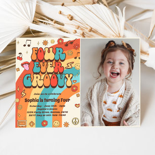 Foto på fyra gånger Groovy Retro Rainbow 4e födels Inbjudningar