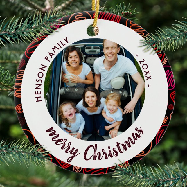 Foto på God jul i familjen Festive Red Shapes Julgransprydnad Keramik (Skapare uppladdad)