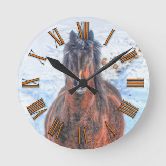 Foto på häst i Bay Winter Horse "Year of the Horse Rund Klocka