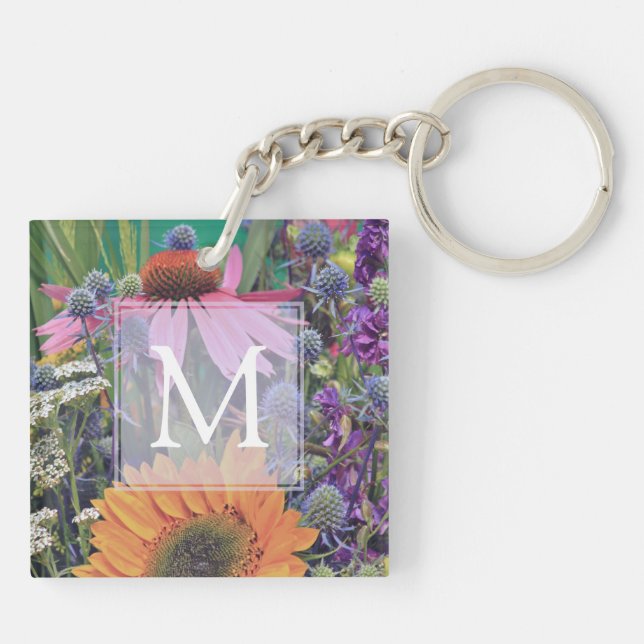 Foto på ljusfärgade monogramblommor (Baksidan)