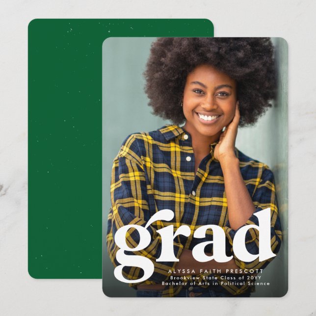 Foto på lodrät studenten i fetstil av enkel grönt meddelande (Fram/baksida)