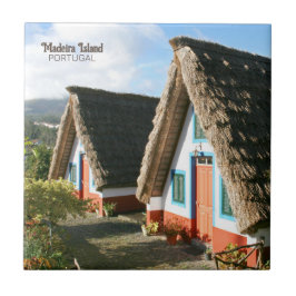 Foto på Madeira med typiska hus, Portugal Kakelplatta