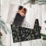 Foto på modern botanisk Elegant med heliga och gif Julkort<br><div class="desc">Märk och gift Elegant foto modern minimal naturlig svart vattenfärg botanisk typografi God jul helgdag platta kort.</div>