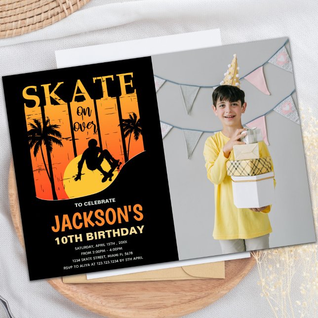 Foto på orange Skateboard Birthday-inbjudan Inbjudningar (Orange Skateboard Birthday Invitations photo)
