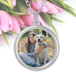 Foto på Personligen Cute Pet Hund älskare Silverpläterat Halsband<br><div class="desc">Nu kan du ha din bästa vän med dig var du än är med den här anpassningsbarna.. hund kan ha fothalsband. Anpassa med ditt favoritfoto! Ett måste finnas för varje hund, hund älskare och alla djurälskare! COPYRIGHT © 2020 Judy Burrows, Black Hund Art - Med alla Höger reserverade. Cute Pet...</div>