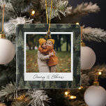 Foto på Personligen Winter Träd Dubbla Sided  Julgransprydnad Keramik<br><div class="desc">En vacker dubbla vid sidan av julfotofärgämnet som visar ett favoritfoto på vardera sidan,  på en djup vattenfärgbakgrund för jägare i grönten,  prickad med gräs träd. Anpassa med en anpassningsbar på framsidan i handskrivet brev och lägg till året på baksidan.</div>