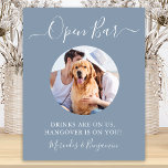Foto på Pet Hund Open Pub Dusty Blue Anpassningsba Poster<br><div class="desc">Öppna Pub! Den här bröllop pub-tecknet är enkel än elegant-kalligrafi och har pub i elegant-kalligrafi. Drycker på oss, baksmälla in på dig! . Anpassa den här elegant bröllop-tecknet med ditt favoritfoto, hund, förlovning eller par foto och namn! COPYRIGHT © 2020 Judy Burrows, Black Hund Art - Med alla Höger reserverade....</div>