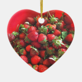 Foto på röd frukt från jordgubbar julgransprydnad keramik
