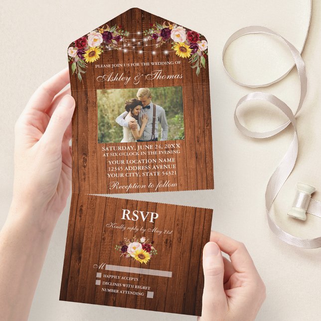 Foto på Rustic Bröllop Wood Blommigt Ljus (All In One Wedding Invitation with tear off RSVP Card)
