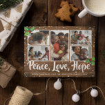 Foto på Rustic Land God jul 5 Julkort<br><div class="desc">Land-temat christmas-kort med helgdag-bakgrund för rustiskt trä,  en 5-kollage fotomall som du kan använda för att anpassa dig,  festive holly,  en snö-dusch,  ord "peace,  kärlek,  hope" i ett kalligraftypsnitt och dina säsonhälsningar under.</div>