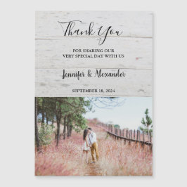 Foto på Rustit trä Tack för landsbyggsbröllopet